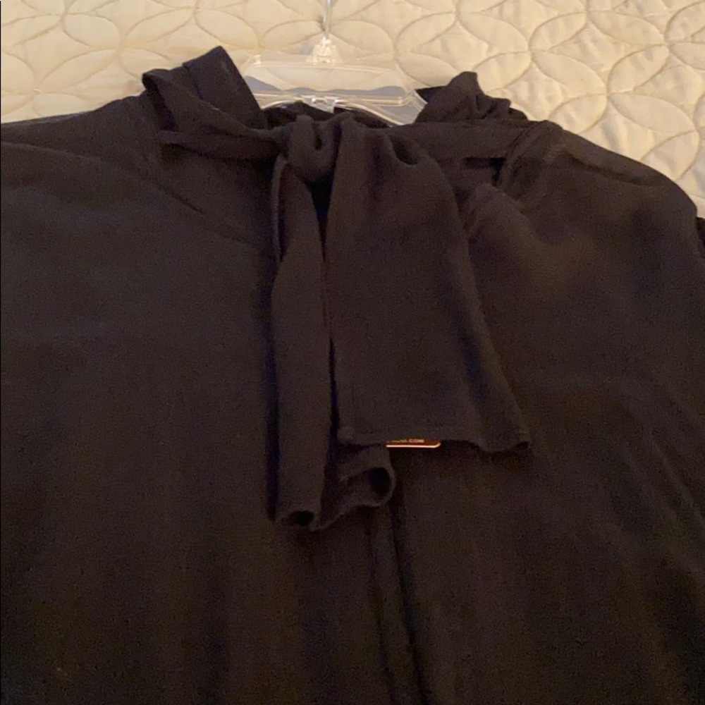 XCVI TOP. NWT BLACK VERY ELEGANT